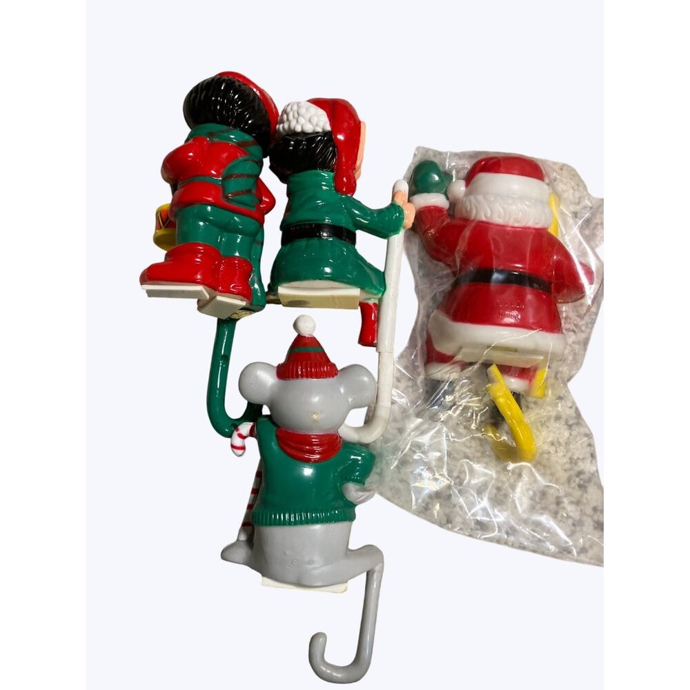 Holiday Stocking Hangers Set Of Four Vintage Plastic Hangers - Picture 15 of 15